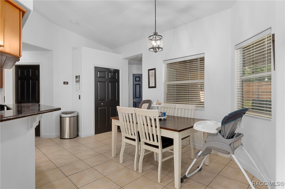 579 W Anderson Lane