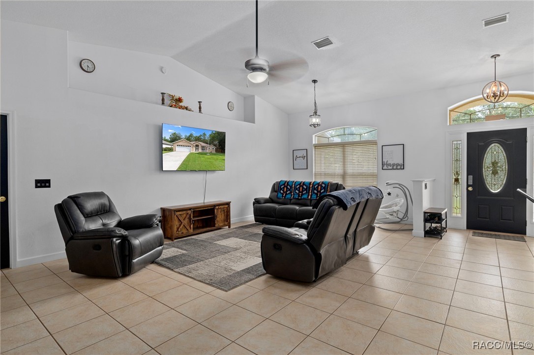 579 W Anderson Lane