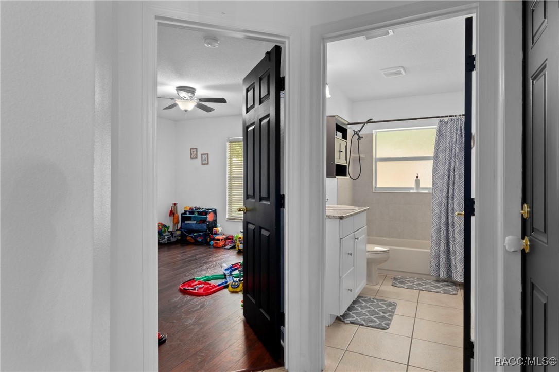 579 W Anderson Lane