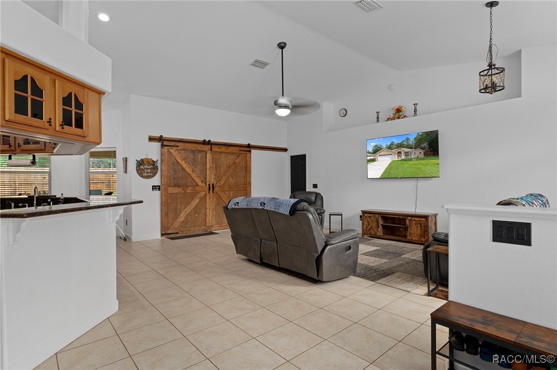 579 W Anderson Lane