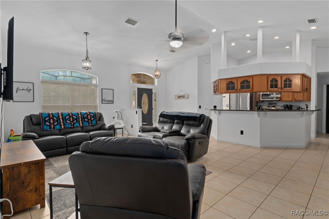 579 W Anderson Lane
