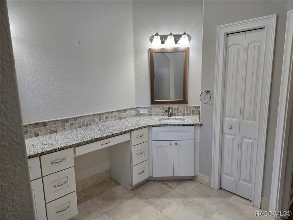 9322 S Deer Park Drive