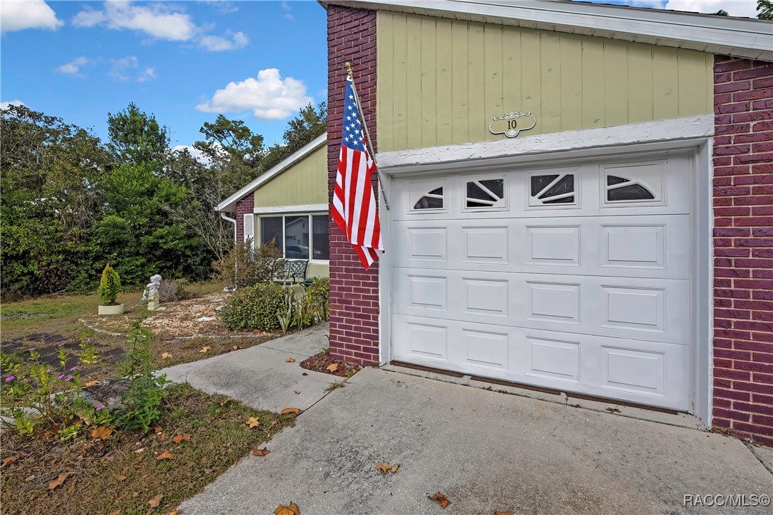 10 Chinaberry Circle