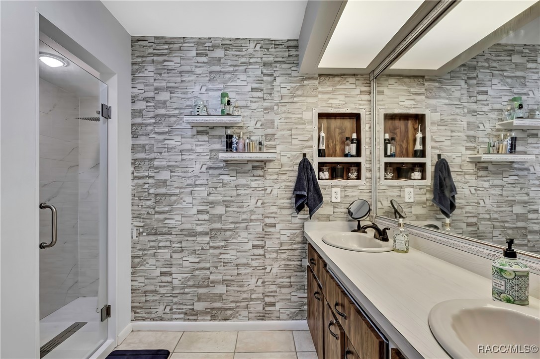 10 Chinaberry Circle