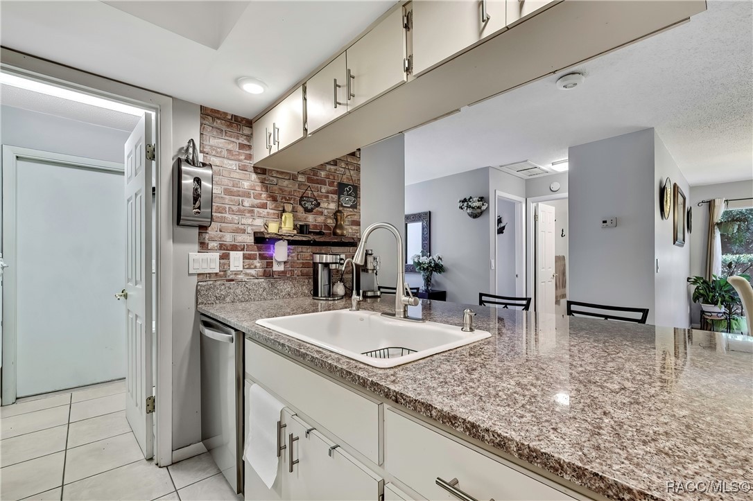 10 Chinaberry Circle