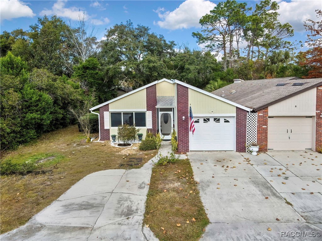 10 Chinaberry Circle