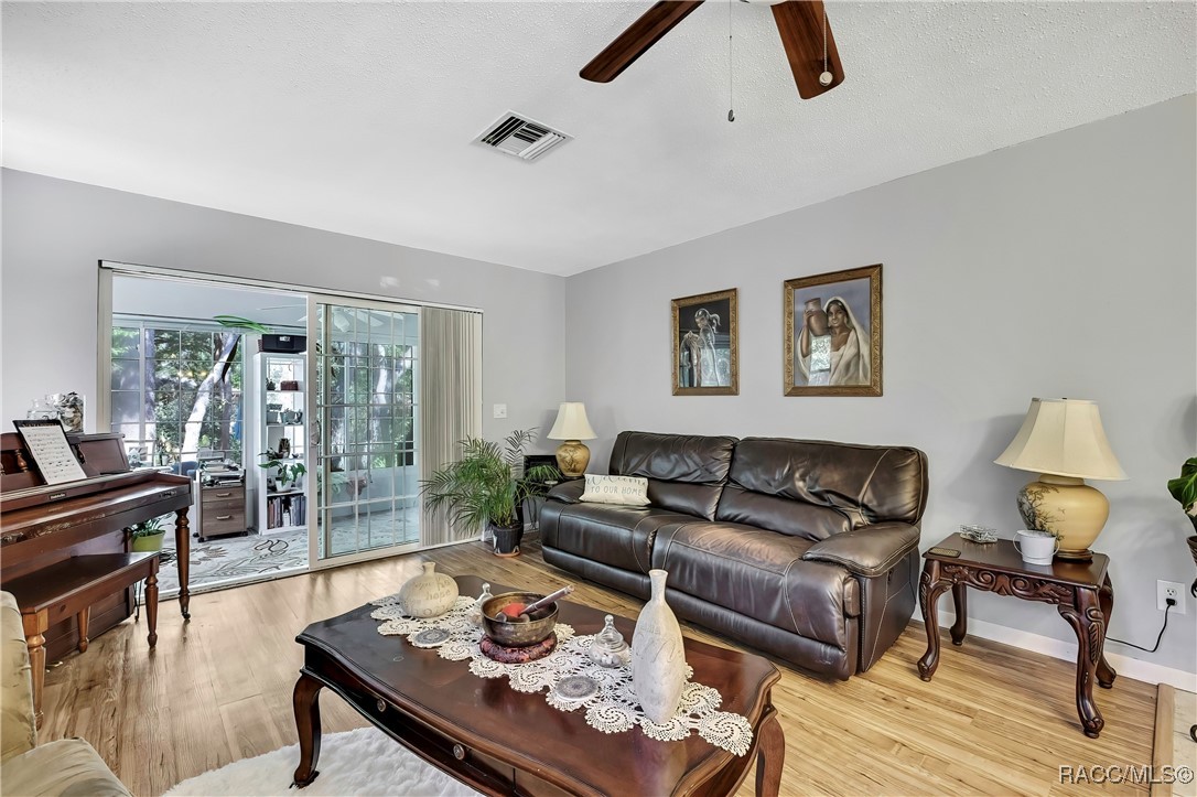 10 Chinaberry Circle