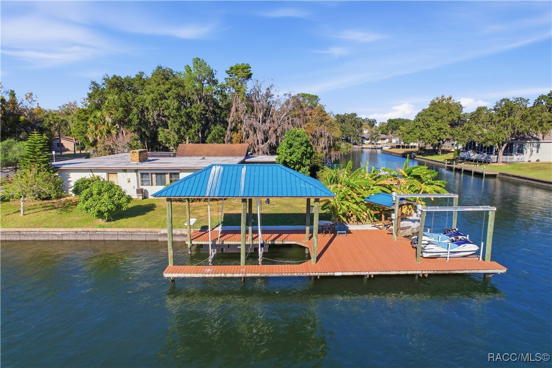 241 SE Kings Bay Drive