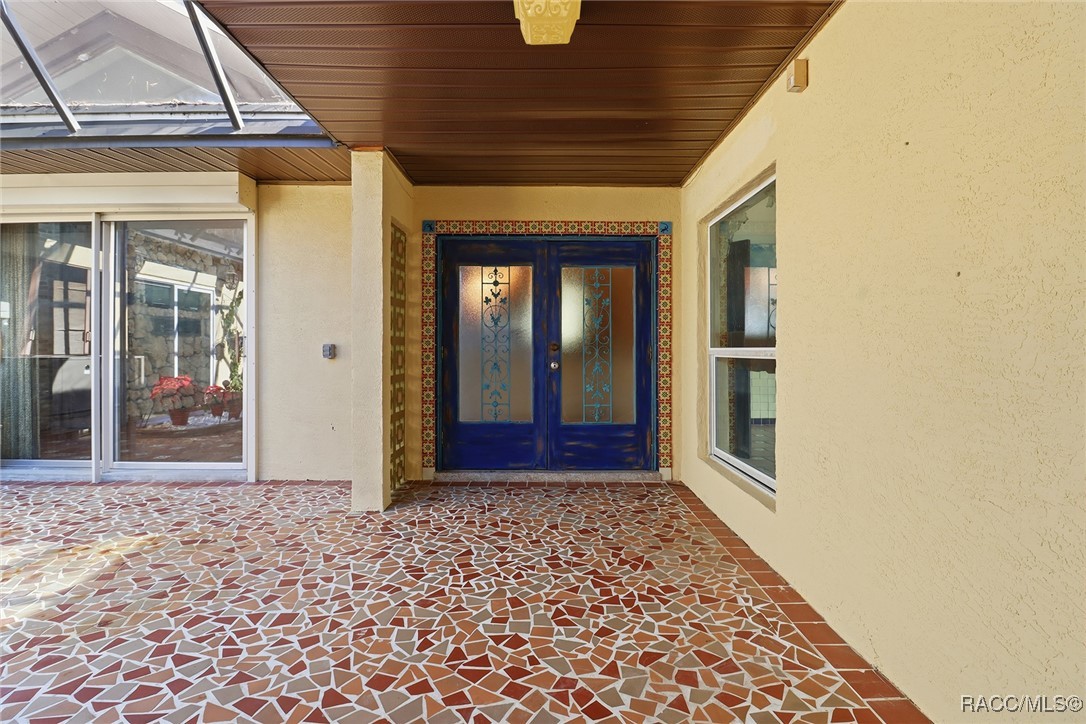 241 SE Kings Bay Drive