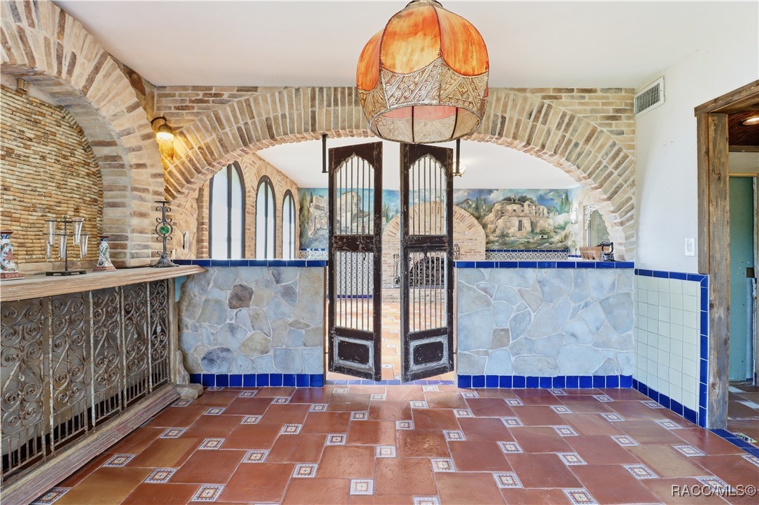 241 SE Kings Bay Drive