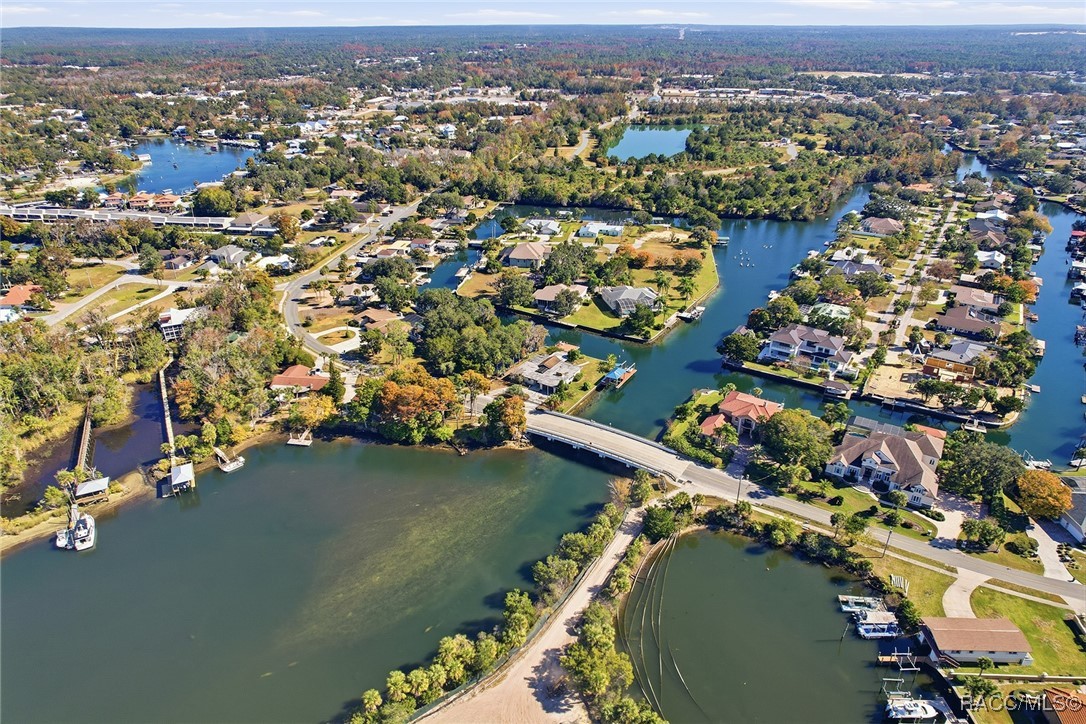 241 SE Kings Bay Drive