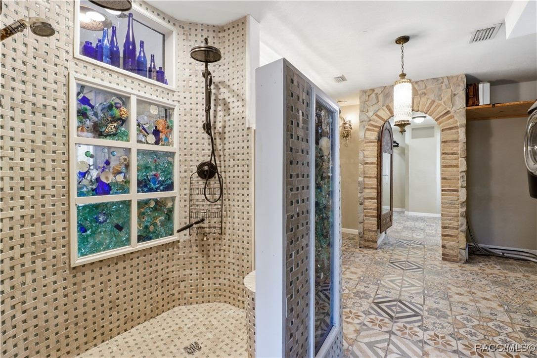 241 SE Kings Bay Drive