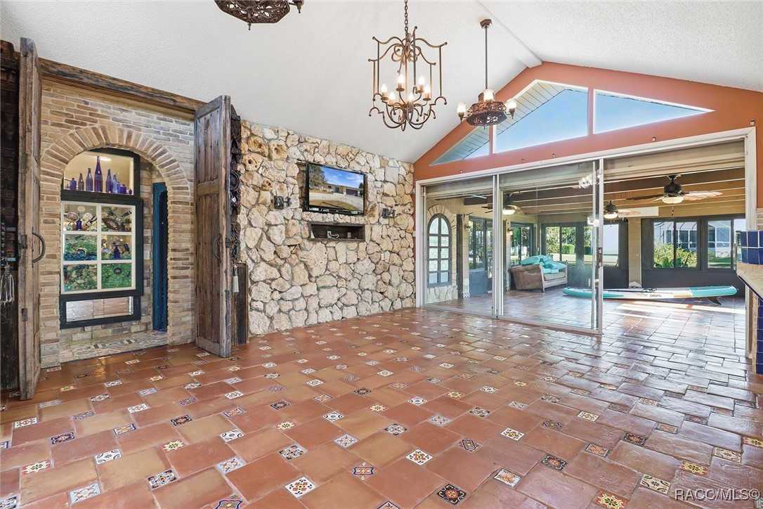 241 SE Kings Bay Drive