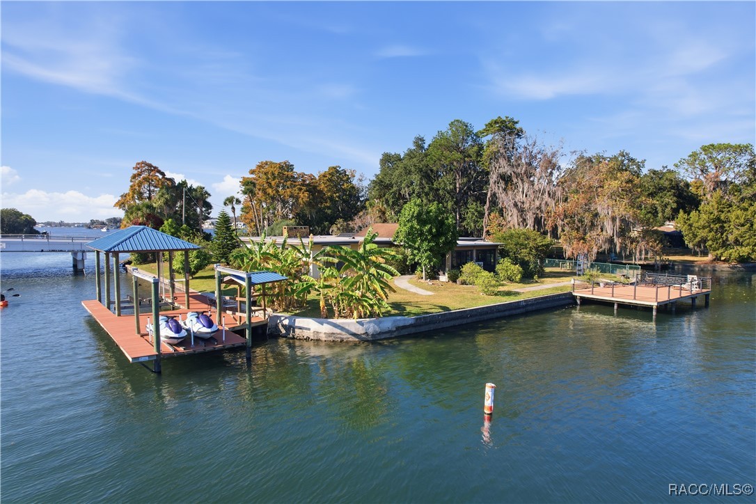 241 SE Kings Bay Drive