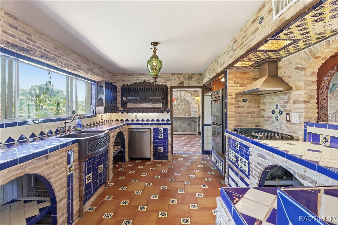 241 SE Kings Bay Drive