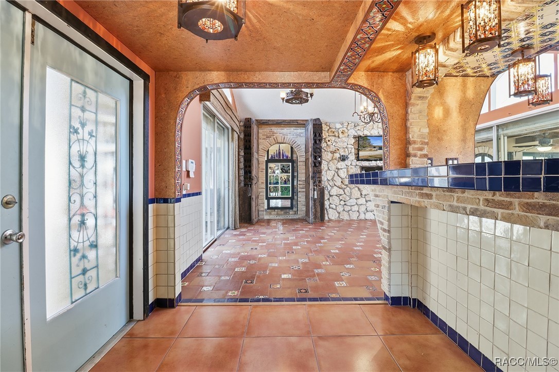 241 SE Kings Bay Drive