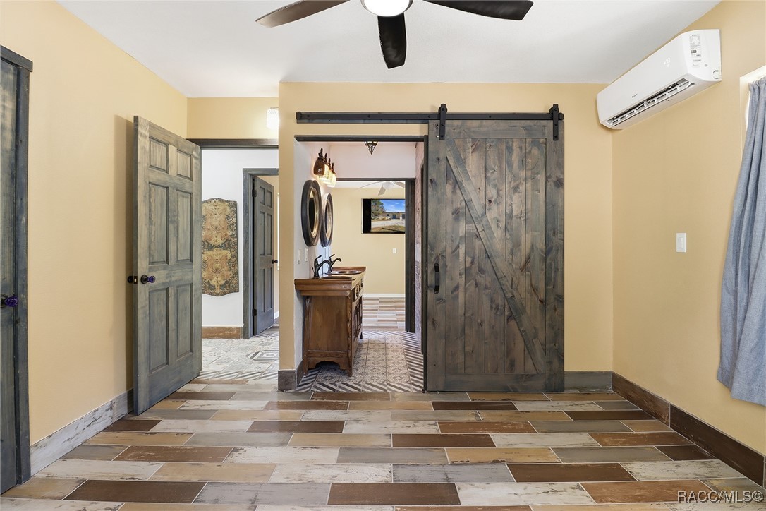 241 SE Kings Bay Drive