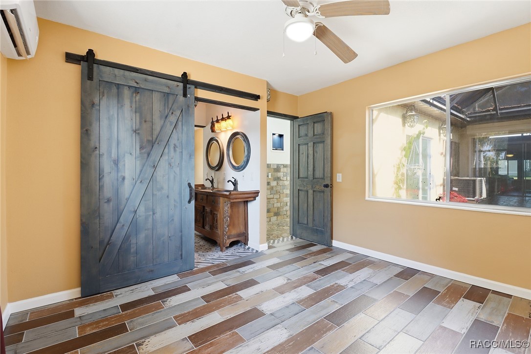 241 SE Kings Bay Drive