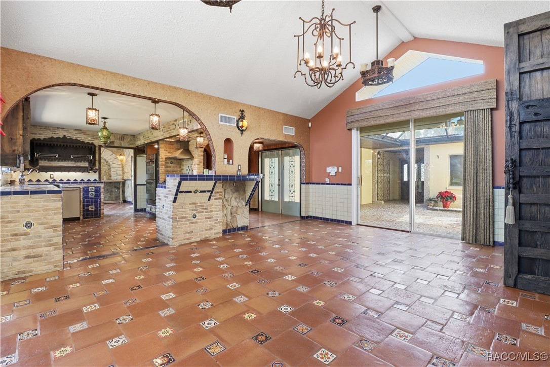 241 SE Kings Bay Drive