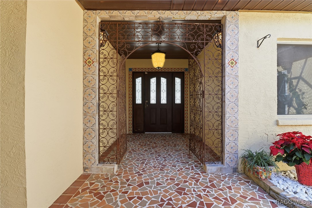 241 SE Kings Bay Drive