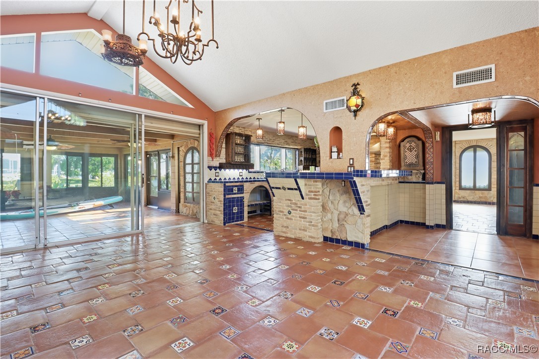 241 SE Kings Bay Drive