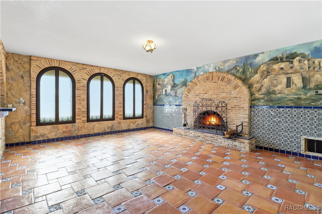 241 SE Kings Bay Drive