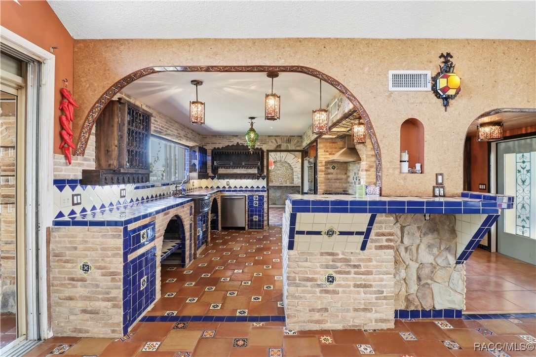 241 SE Kings Bay Drive