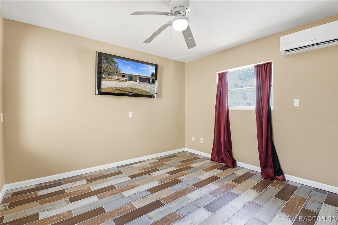 241 SE Kings Bay Drive