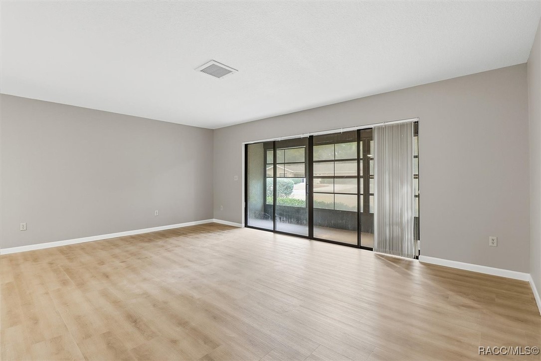 49 Douglas Street 23