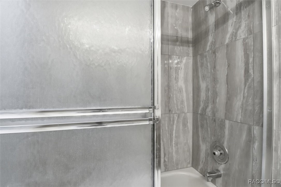 49 Douglas Street 23