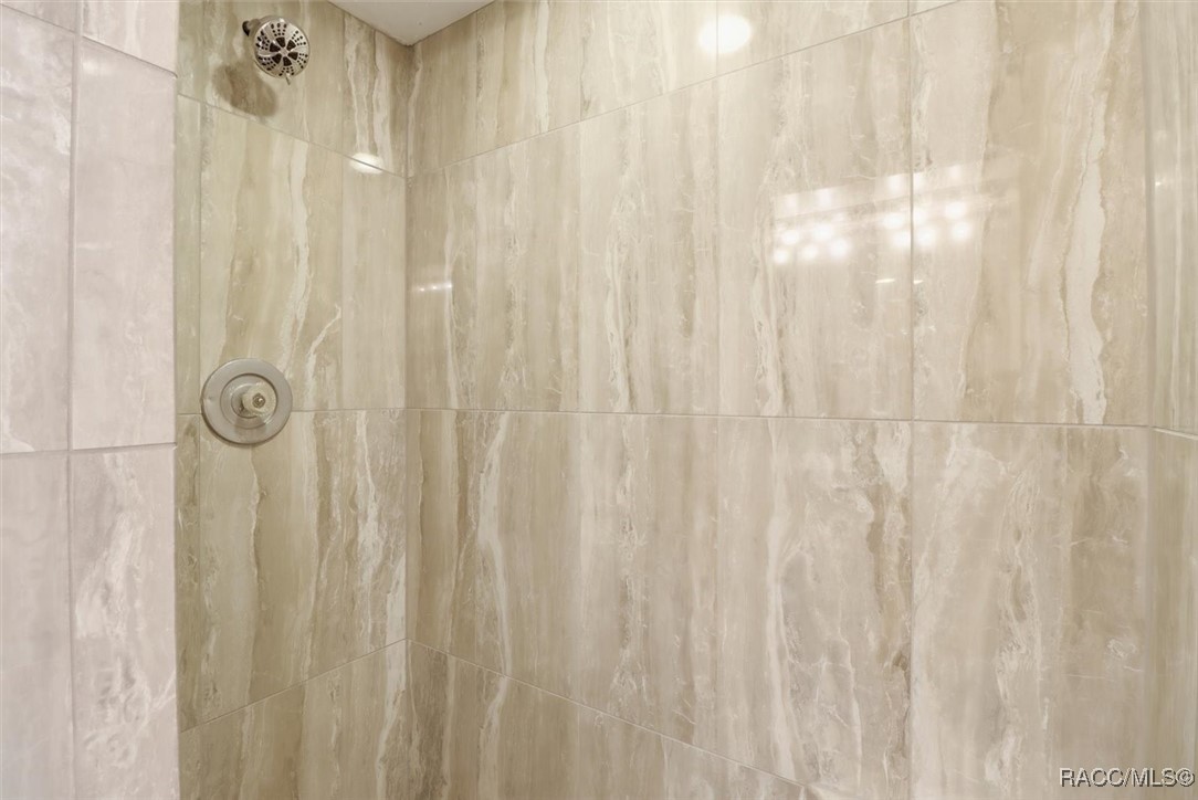 49 Douglas Street 23