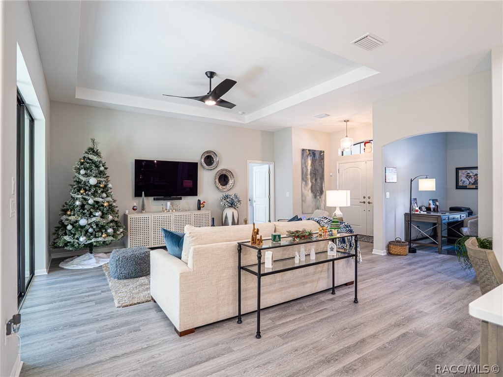 7 Eugenia Court W