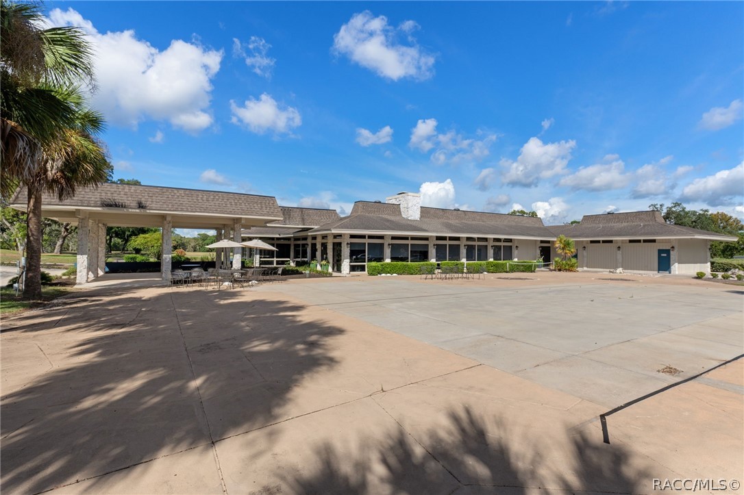 12 HACKBERRY Drive