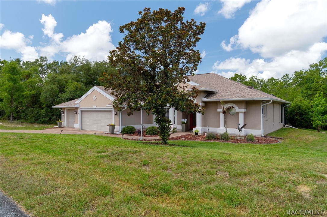 12 HACKBERRY Drive