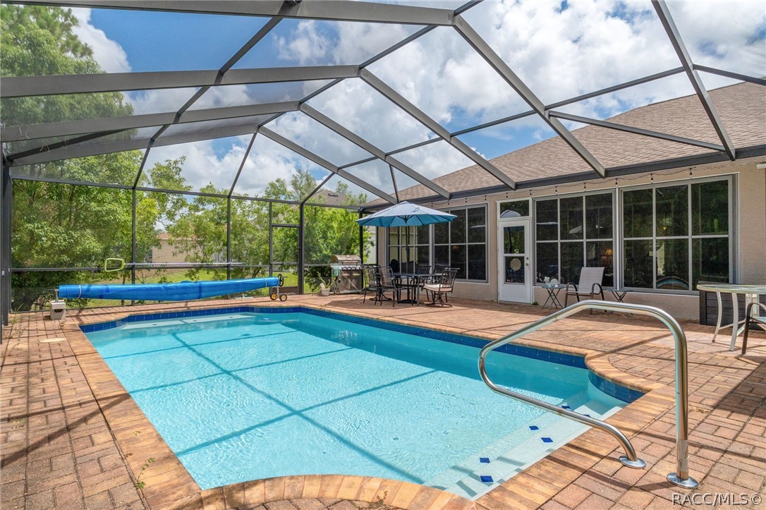 12 HACKBERRY Drive