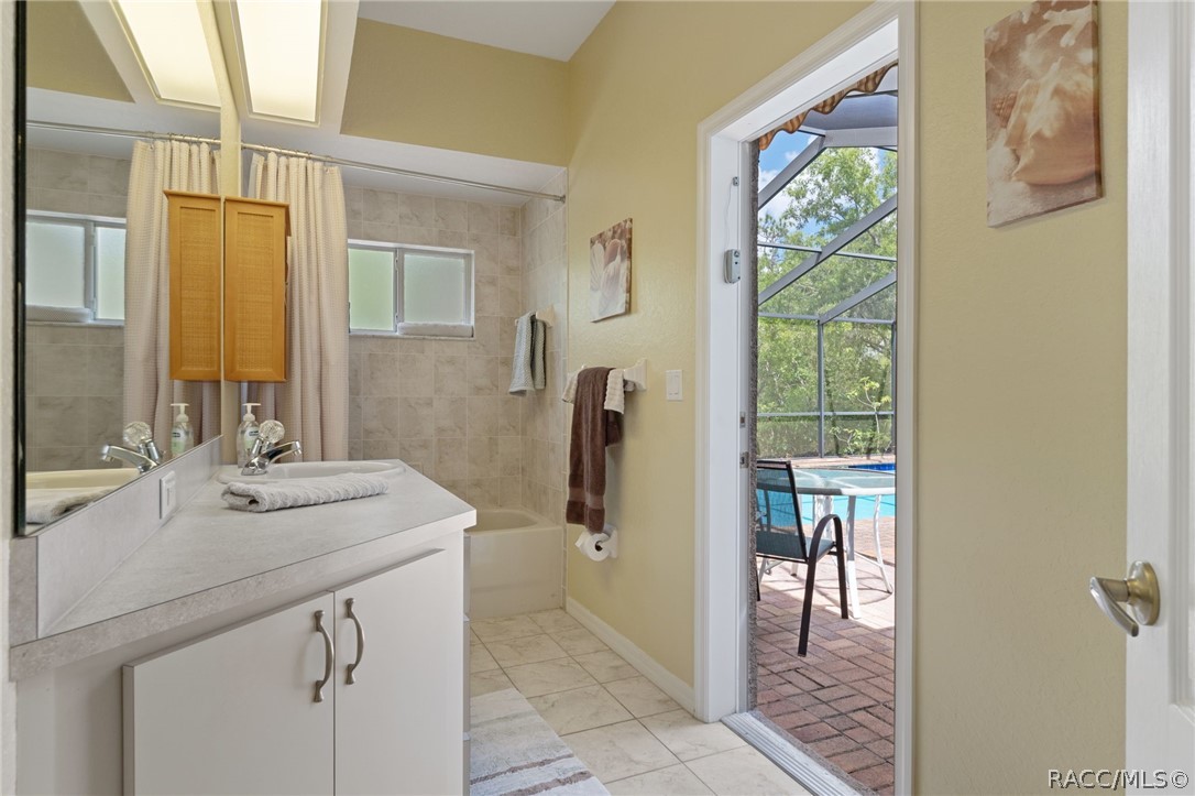 12 HACKBERRY Drive