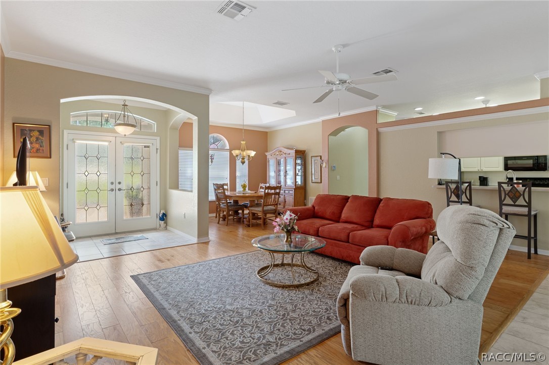 12 HACKBERRY Drive