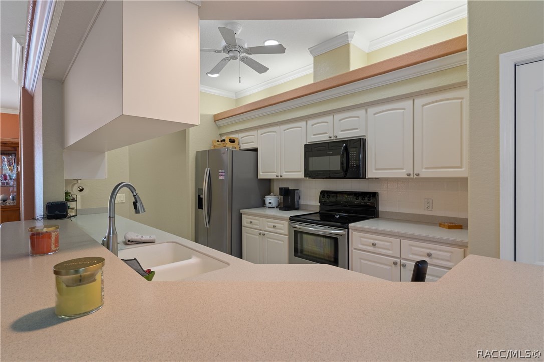 12 HACKBERRY Drive
