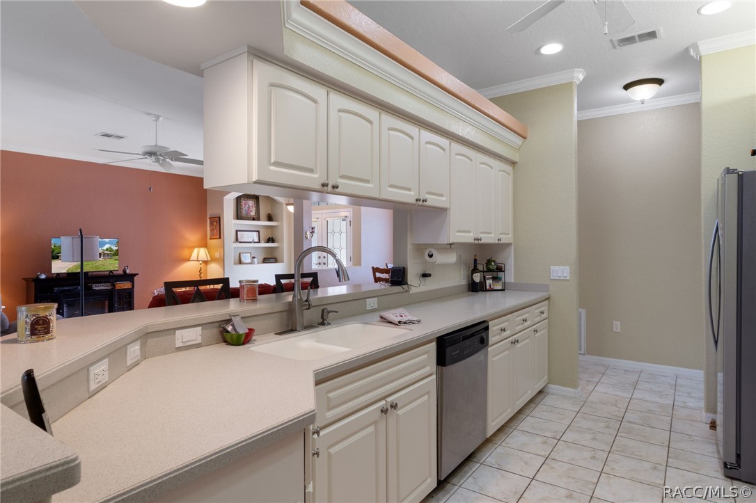 12 HACKBERRY Drive