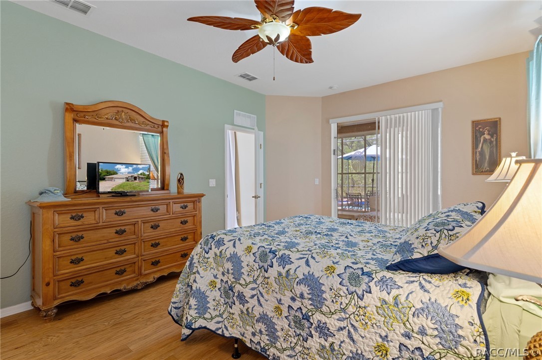 12 HACKBERRY Drive