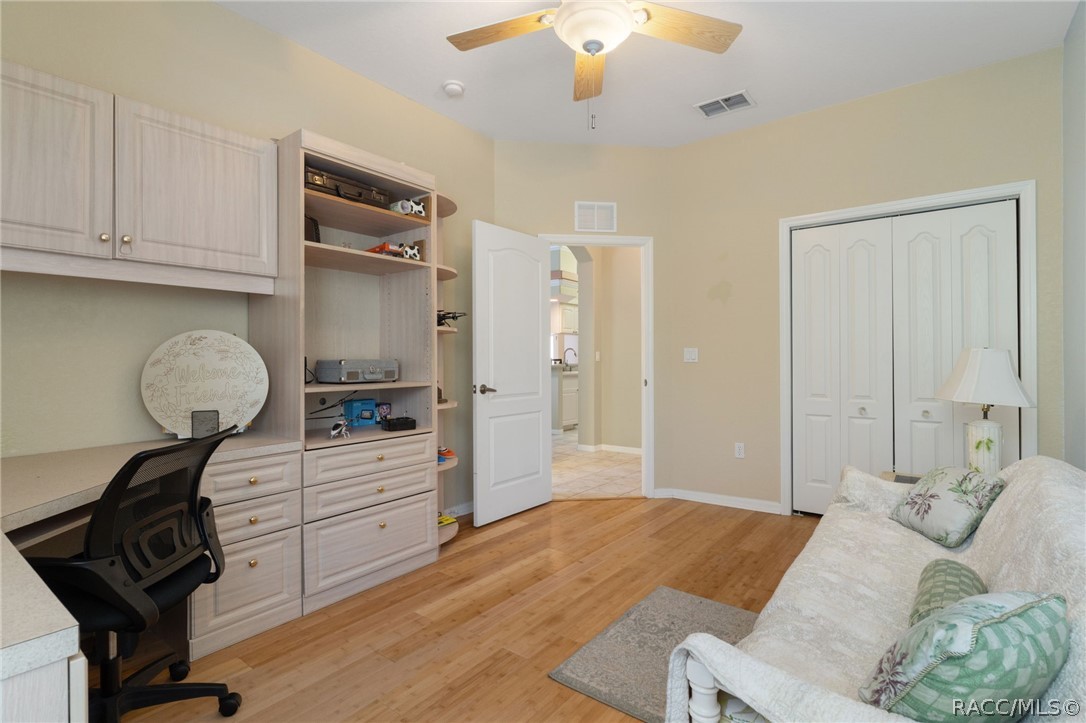 12 HACKBERRY Drive