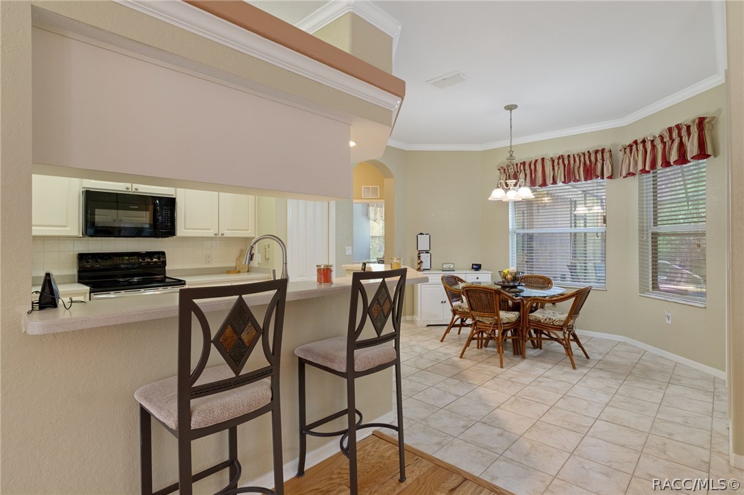 12 HACKBERRY Drive