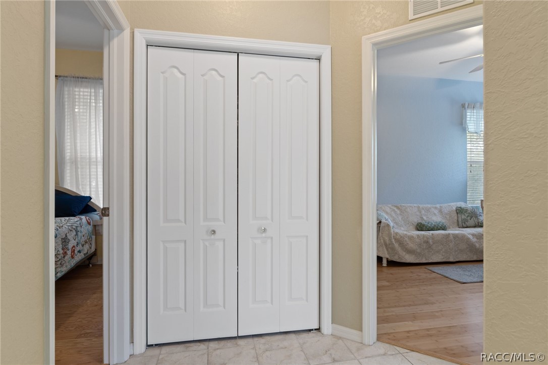 12 HACKBERRY Drive