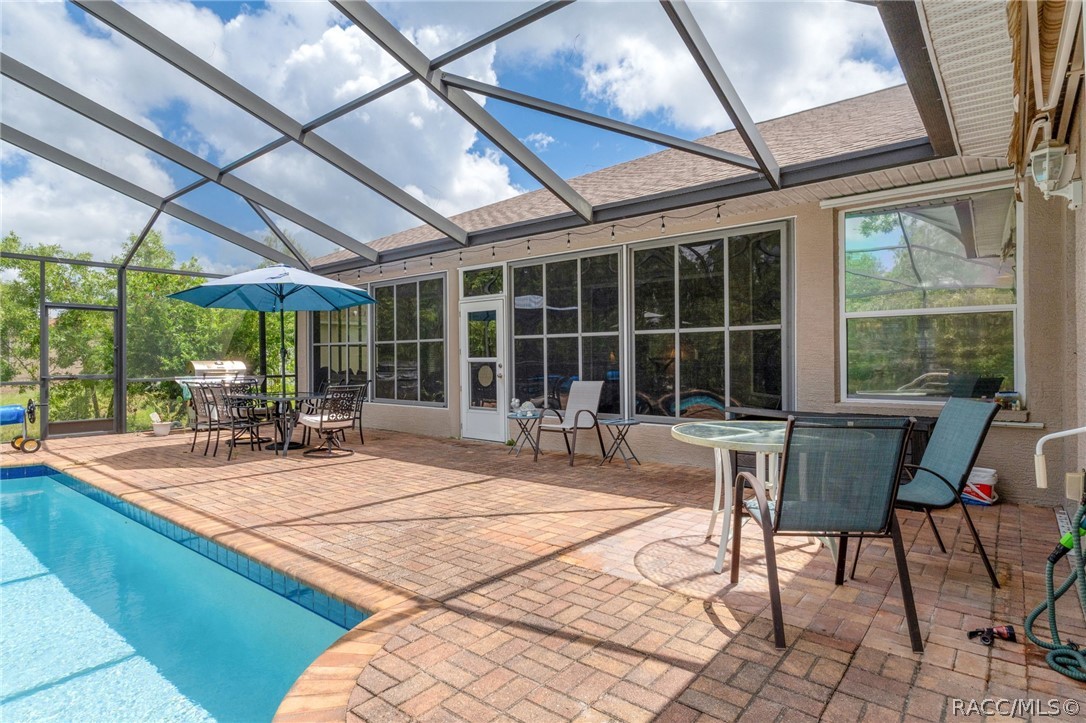 12 HACKBERRY Drive