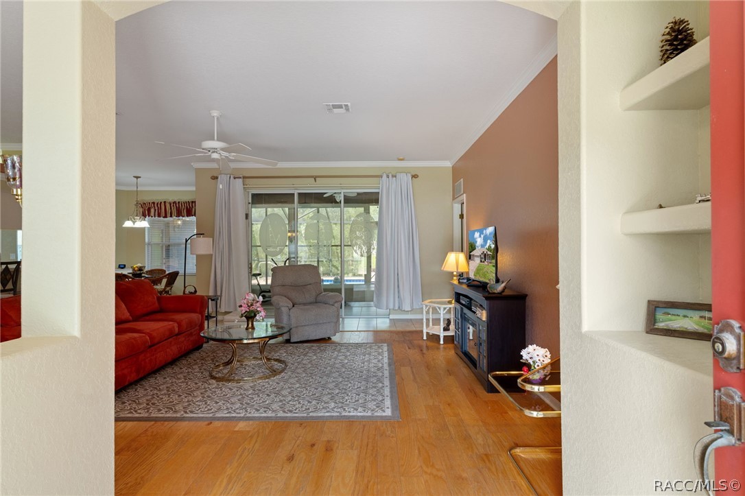 12 HACKBERRY Drive