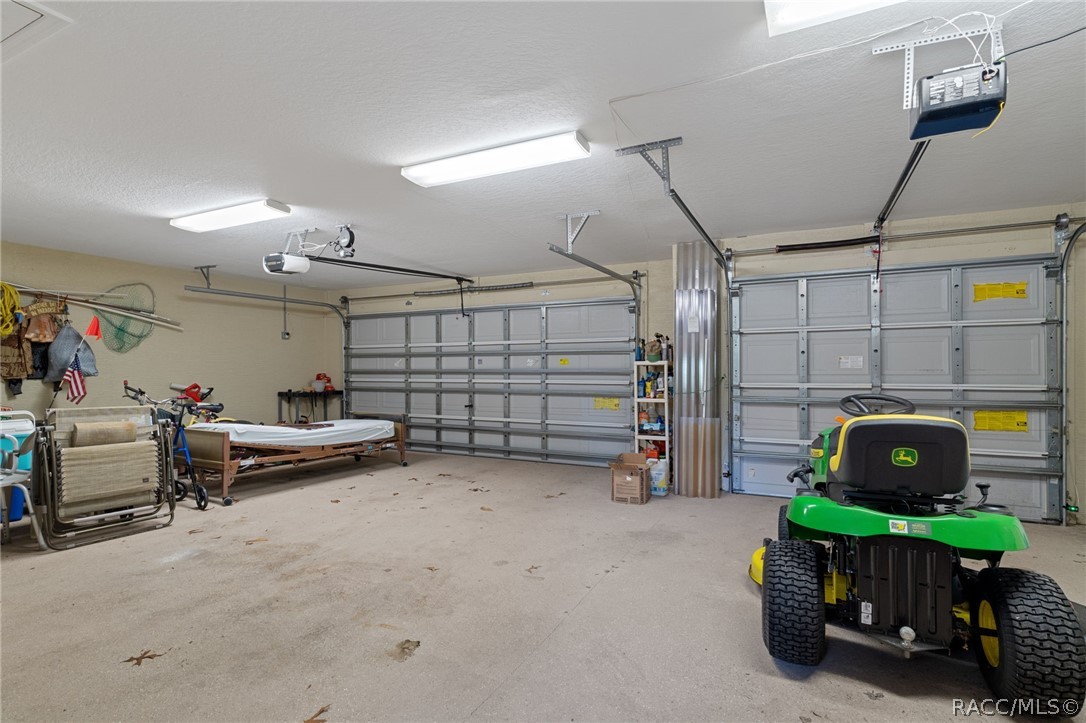12 HACKBERRY Drive