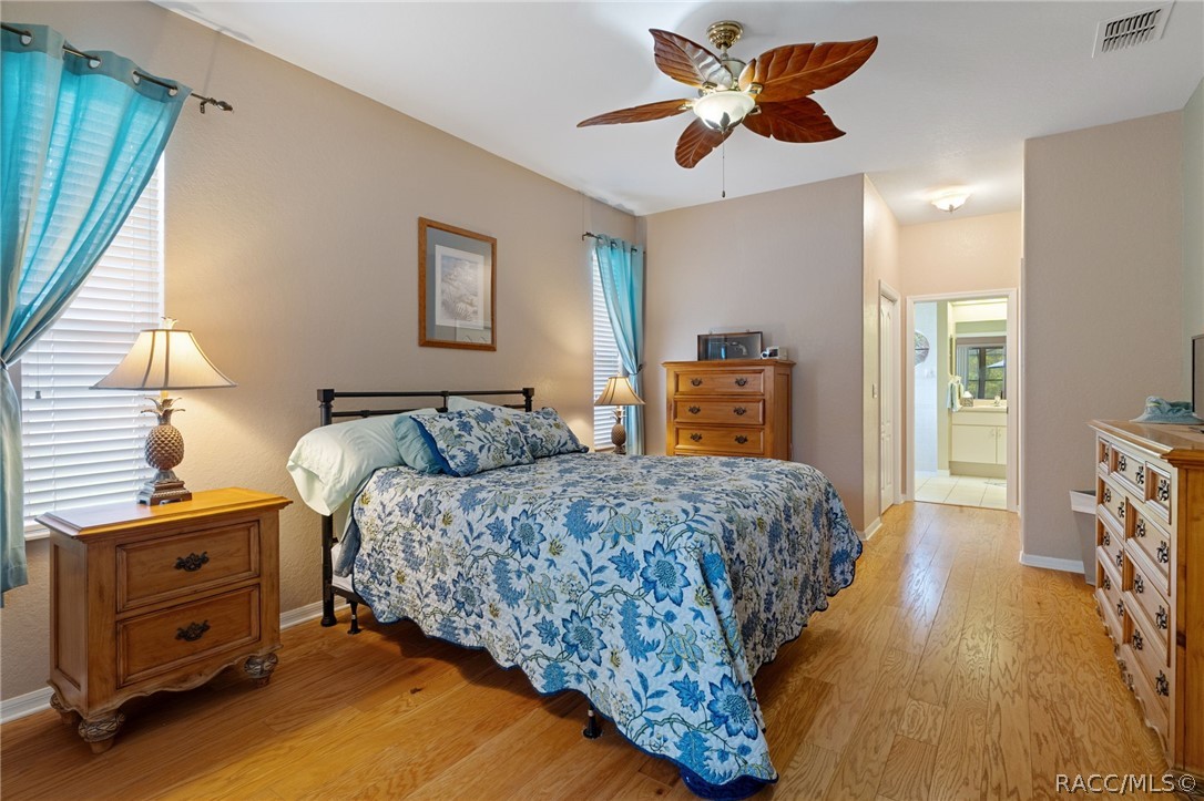 12 HACKBERRY Drive