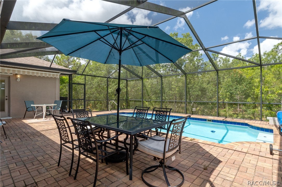 12 HACKBERRY Drive
