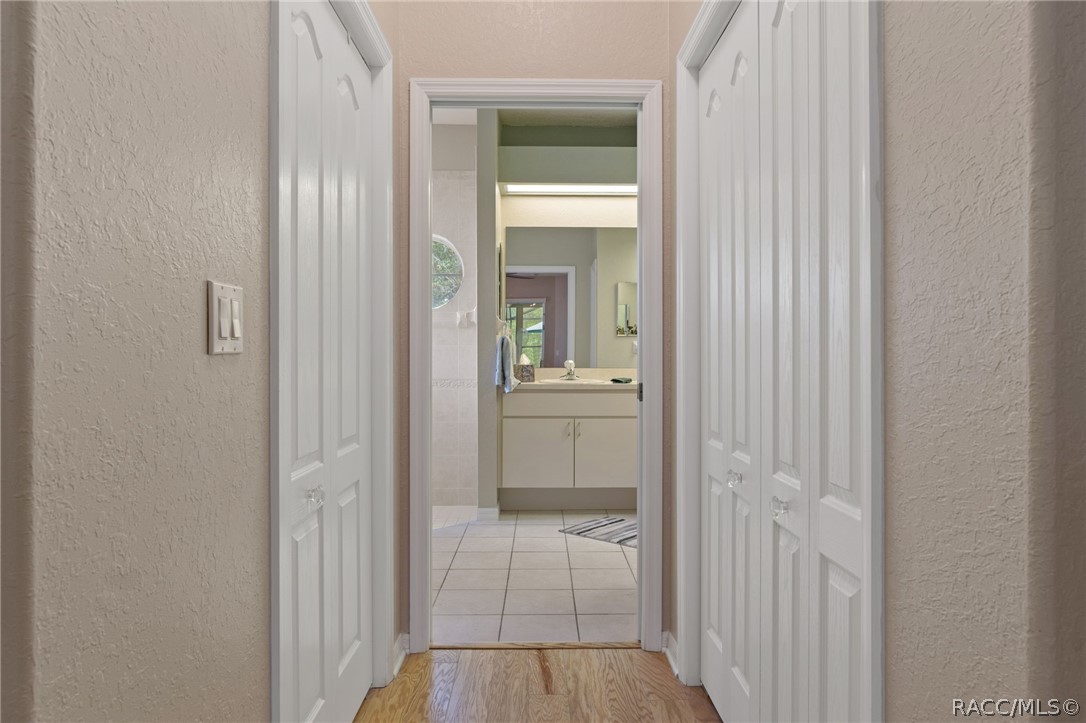 12 HACKBERRY Drive