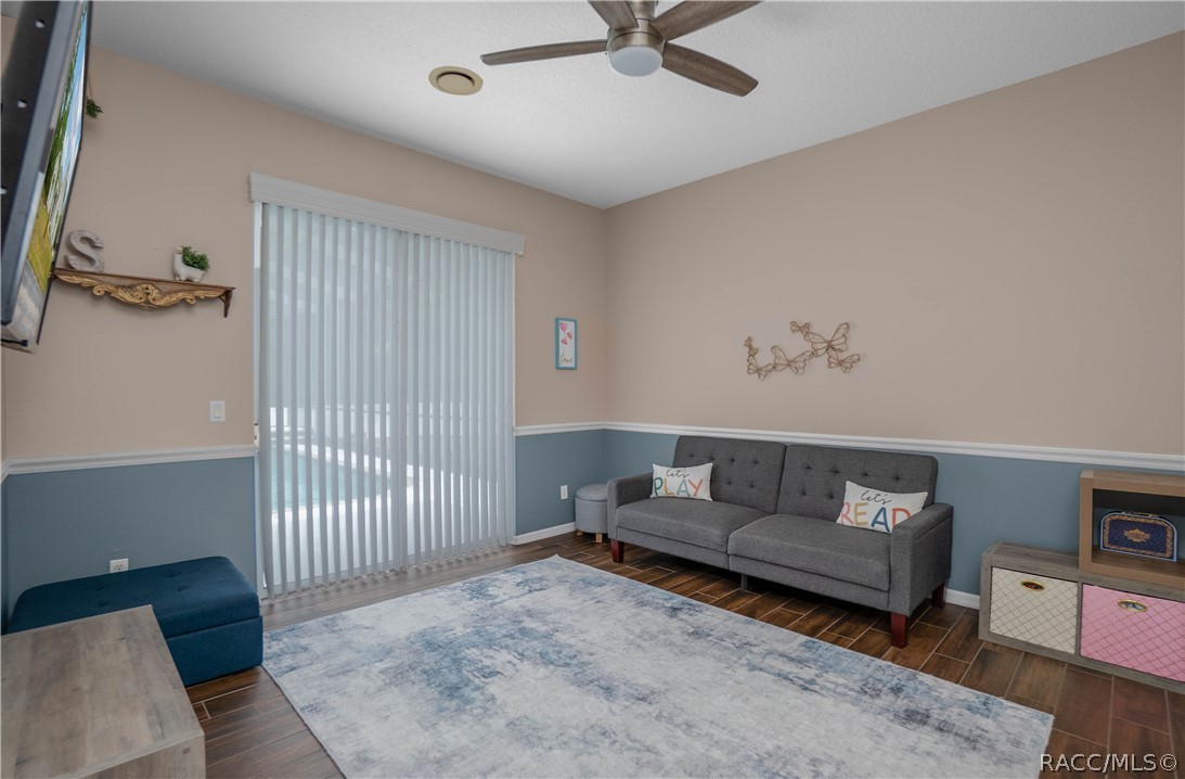 1 Stokesia Court S
